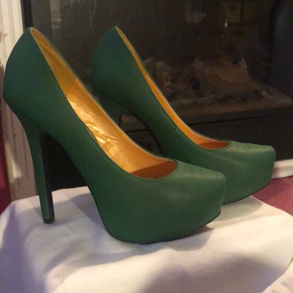 Green 5 inch pumps excellent condition